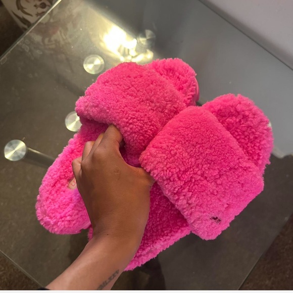 Brand new Ugg slides - Picture 2 of 4